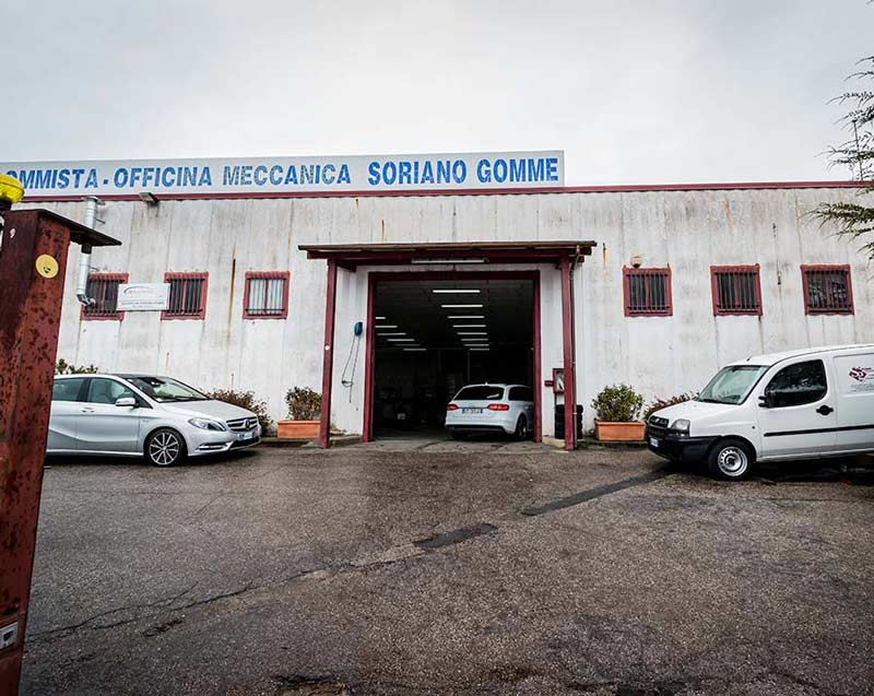 L'ingresso dell'officina Soriano Gomme